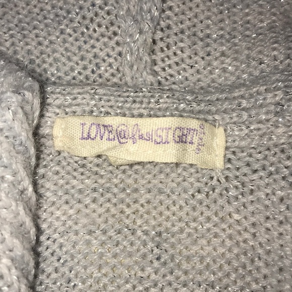 Cute sparkle sweater with ruffled opening - Picture 3 of 4